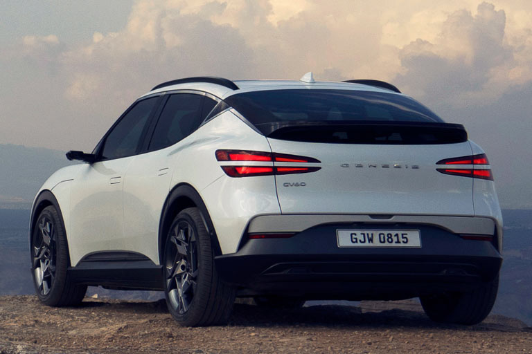 ... auf das Heck des vollelektrischen, bis fast 500 PS starken Wagens. Zum MJ 2023 gibt es außerdem mehr Ausstattung &ndash; und deutlich höhere Preise