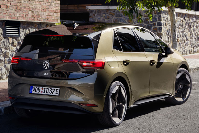 Nicht einmal eine neue Heckschürze gibt es, die Änderungen beschränken sich auf ein neues Innenleben der Leuchten und darauf, dass &raquo;