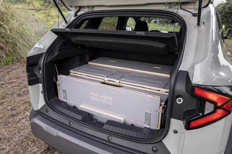 Als Zubehör gibt es das vom Jogger bekannte Sleep-Pack, das sich von einer großen Kiste mit Stauraum zu einem &raquo;