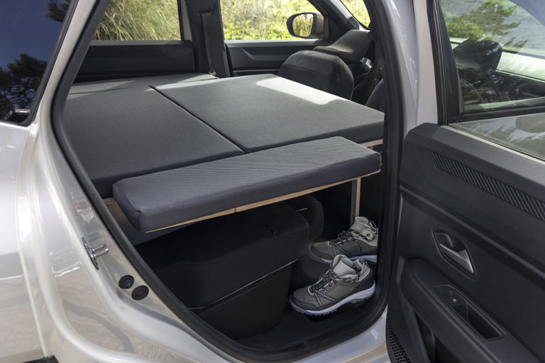 ... Bett für eine Person &ndash; oder zwei Frischverliebte &ndash; ausklappen lässt