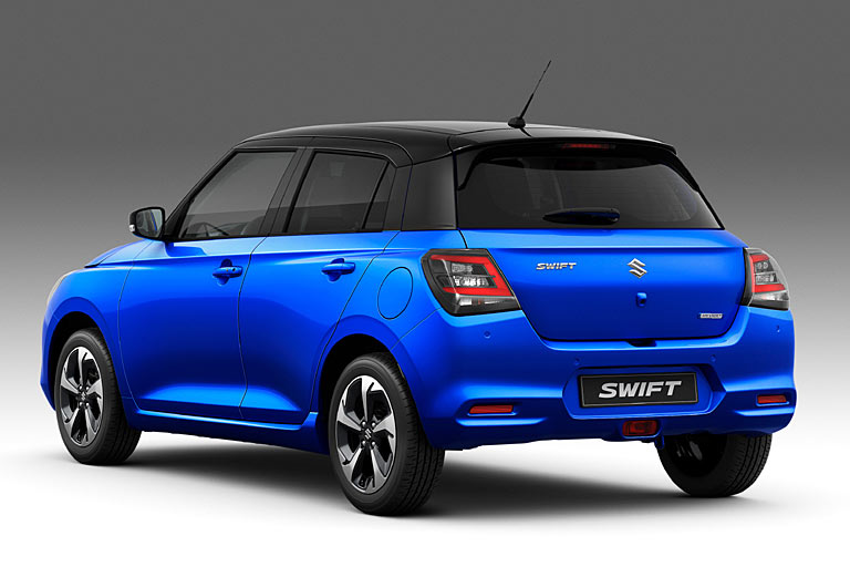 Und so sieht der neue Swift von hinten aus. Ungeteilte Rückleuchten, Griffmulde am Stoßfängfer, lange Antenne, nur teilweise LED-Technik: Der Swift gibt sich einfach
