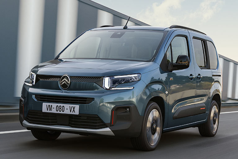 Fast zeitgleich mit den Nutzfahrzeug-Varianten des Citroën Berlingo bekommt nun auch der elektrische Pkw-Stromer ein Facelift