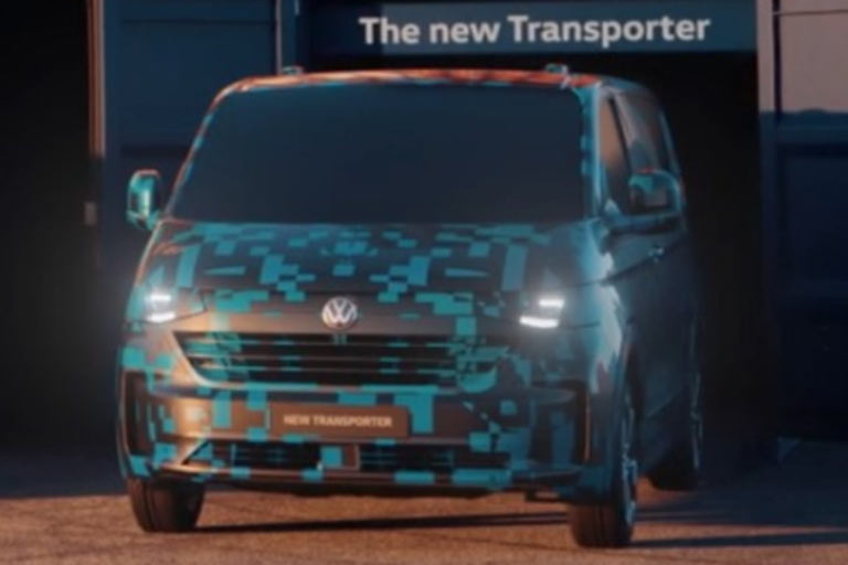 Erstmals seit über 70 Jahren handelt es sich beim neuen Bulli nicht um eine VW-Schöpfung. Vielmehr bildet der Ford Transit Tourneo die Basis für die Neuauflage, ganz so wie der Ranger für den Amarok II