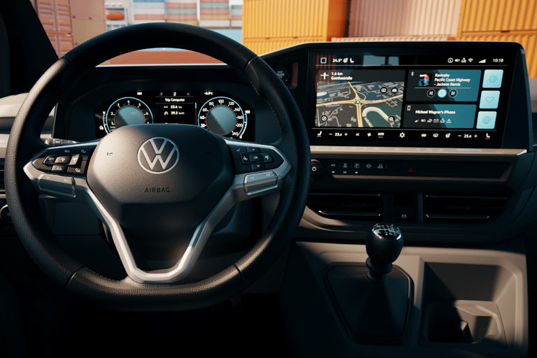 Die Ford-Basis verhilft dem neuen Bulli beim Kombiinstrument zu längst vergessener Größe bei VW: Schöne 12 Zoll misst die Einheit. Sie ist serienmäßig ebenso wie die elektrische Handbremse und etliche weitere Dinge