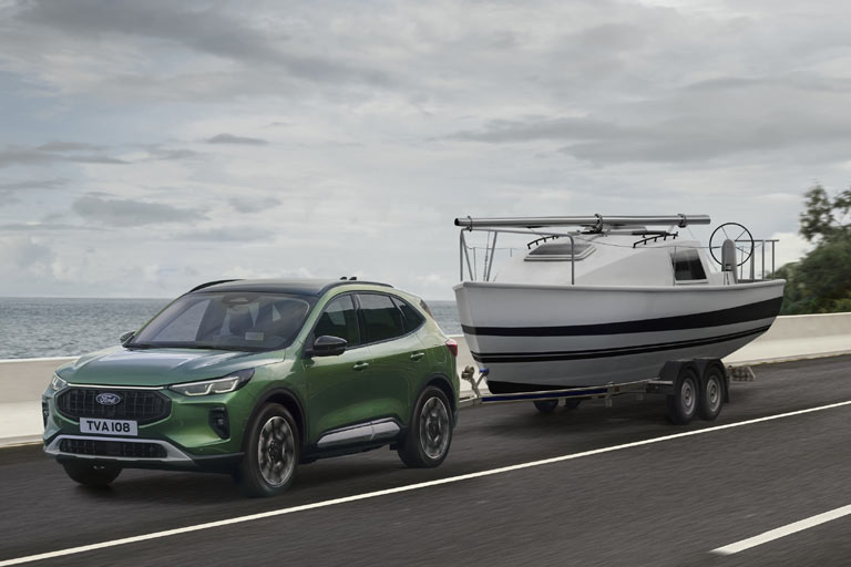 Eine echte Automatik gibt es nicht mehr, auch der Diesel entfällt, und das Topmodell hat keinen Allradantrieb. Immerhin dürfen die beiden Hybrid-Modelle nun jene 2,1 Tonnen ziehen, die bisher nur der Diesel schaffte