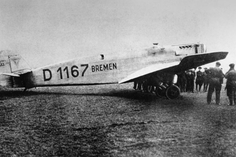 Stolz ist man bei Aral auf die erste Ost-West-Atlantik-Überquerung mit einem Flugzeug von 1928. Die &raquo;Bremen&laquo; wurde mit Aral-Sprit betankt. Heute ist die Junkers-W33-Maschine in Bremen ausgestellt