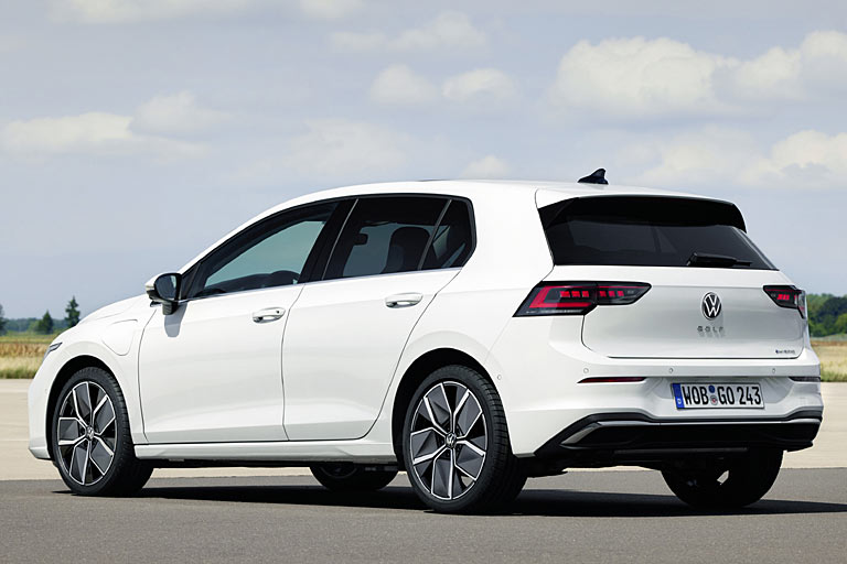 Am Heck gibt es kleinere Änderungen in der Schürze und &raquo;