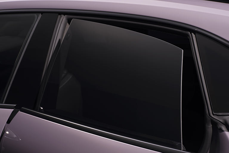 Neu für den Macan und sicher ein Haben-wollen-Ding sind die nun rahmenlosen Seitenscheiben. Porsche setzt sogar auf doppeltes, also besonders schalldämmendes Glas