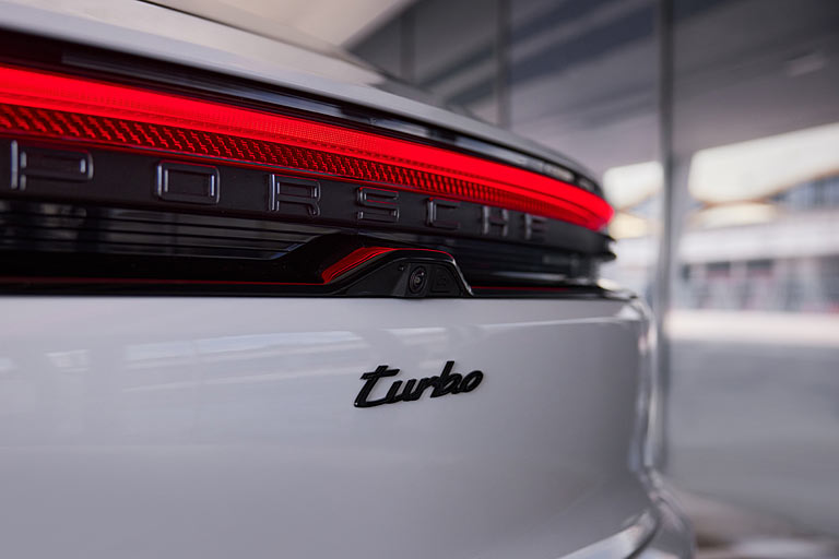 Dass Porsche die Kamera nicht schmutzgeschützt unterbringt, wirft Fragen auf