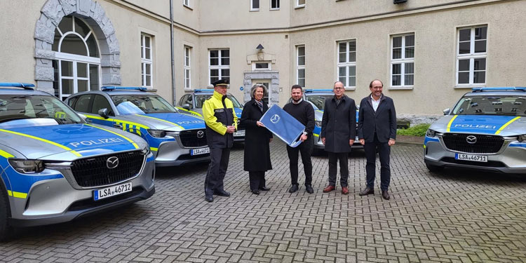 Polizei fährt Mazda mit Sechszylinder