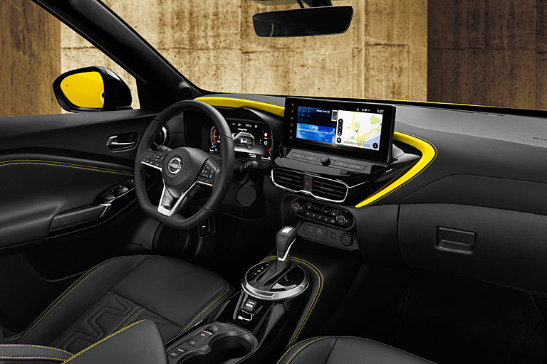 Im Interieur dagegen tut sich deutlich mehr: Das Kombiinstrument ist jetzt 12,3 Zoll groß, der Zentralbildschirm ebenfalls. Beides ist neu eingefasst, was die Umstellung &raquo;