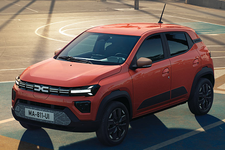 Bis auf das Dach seien alle Teile neu, heißt es bei Dacia. Geld für vernünftige Türgriffe, eine zweite Waschdüse und eine kurze Antenne war aber leider nicht vorhanden