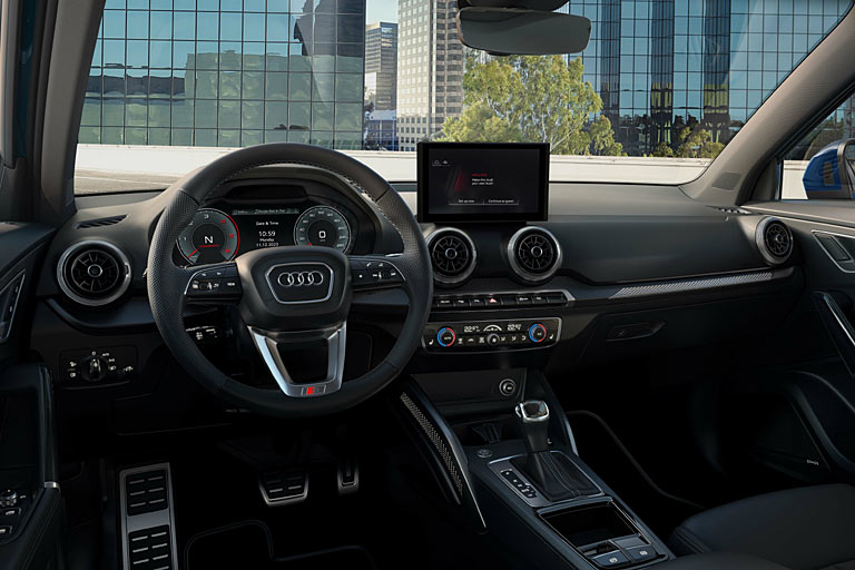 Nun haben die Ingolstädter das digitale Kombiinstrument mit 12,3 Zoll Größe zum Serienstandard gemacht. Außerdem wächst das Zentraldisplay von sieben bzw. 8,3 auf künftig immer 8,8 Zoll, &raquo;