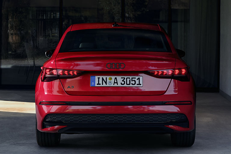 Das Fotomodell ist kein S-line, sondern ein A3 &raquo;advanced&laquo;. Der S3, der A3 PHEV und der RS3 folgen später