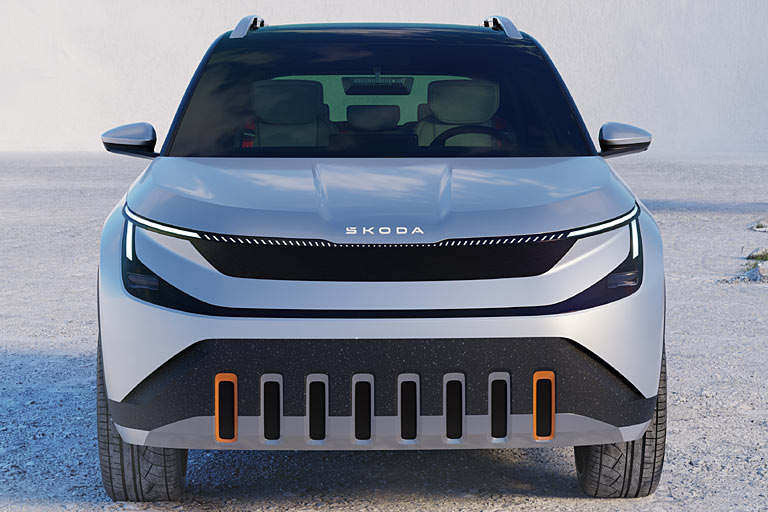 Gestatten, Škoda Epiq. Das ist kein echter Prototyp, sondern nur ein digitales Modell. Der klassische Kühlergrill weicht einer Sensorfläche und das Logo dem Schriftzug. Die T-förmigen Leuchten wird man noch öfter sehen