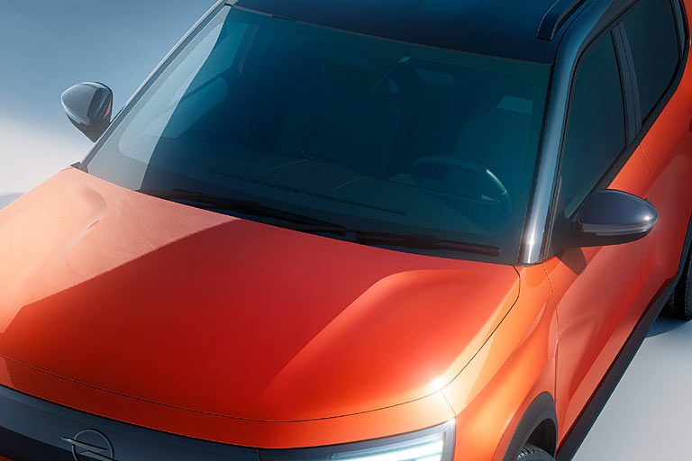 Haben Sie es bermerkt ... da stimmt doch was nicht?! Die verkehrt herum laufenden Scheibenwischer sind offenbar ein Bildbearbeitungs-Bug. Allerdings weisen die Bilder der Rechtslenker-Modelle von Vauxhall den gleichen Fehler auf. Das erinnert uns an <a href='show.htm?id=5226&bild=5'>dieses Bild</a>