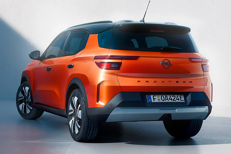 Und so sieht der Frontera von hinten aus. Auffällig sind die beiden Höcker im Dach, die wohl die Scharniere aufnehmen, und die &raquo;