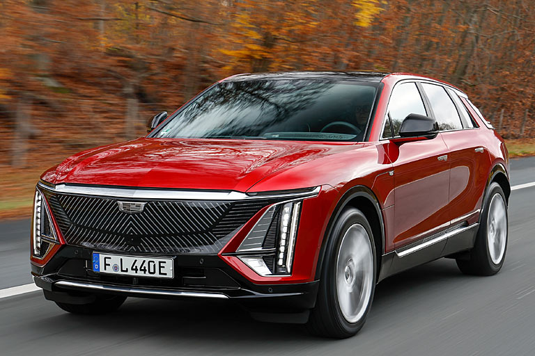Das fast 2,8 Tonnen schwere SUV mit Allradantrieb leistet über 500 PS