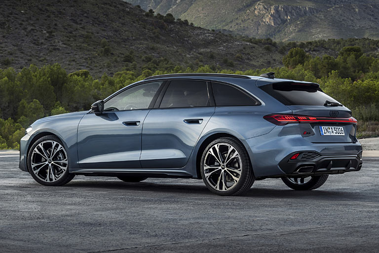 Klassische Linie, großes Format, kaum Firlefanz: Bis auf die unsäglichen Türgriffe gefällt der A5