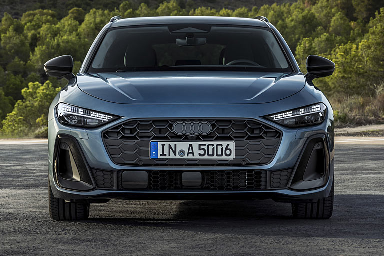 Der Singleframe-Grill wird breiter, aber auch flacher und tiefer positioniert