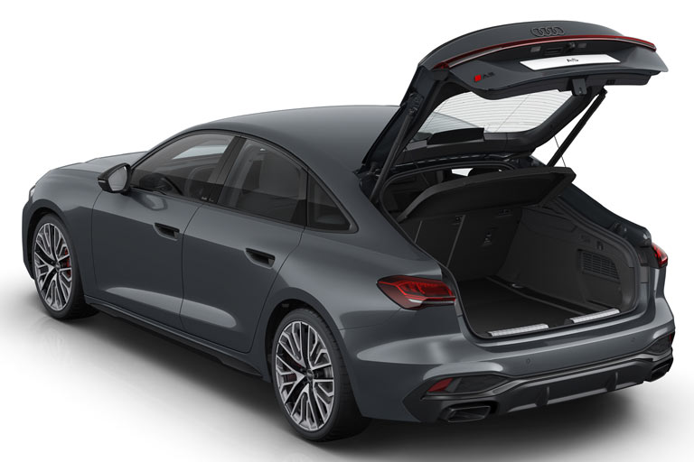 ... um eine Schrägheck-Mischform mit großer Heckklappe, so wie es bisher der A5 Sportback hatte. Das auch vom Skoda Superb bekannte Prinzip ist praktisch und differenziert den A5 vom Wettbewerb aus Stuttgart und München