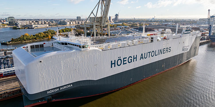 Größter Autotransporter in Hamburg