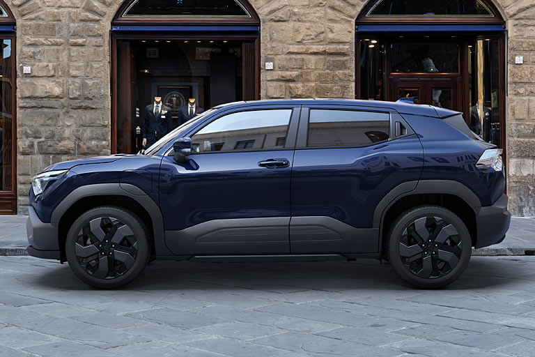 Tatsächlich ist der e Vitara weder besonders auffällig gezeichnet noch kritikwürdig. Der versteckte hintere Türgriff ist noch immer nicht aus der Mode gekommen