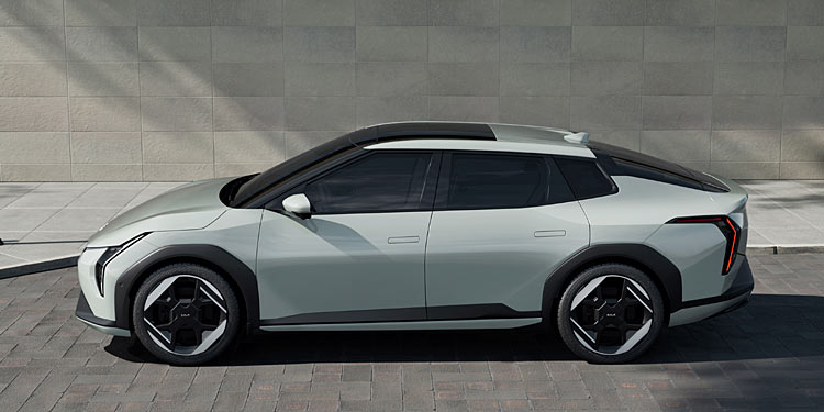Kia EV4 kommt in zwei Karosserieversionen