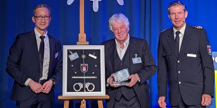Rolf Zuckowski ist Ehrenkommissar der Polizei