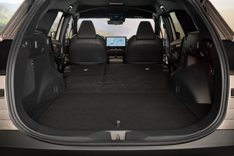 Einen doppelten Laderaumboden aber gibt es &ndash; und eine ordentliche Stufe nach vorne