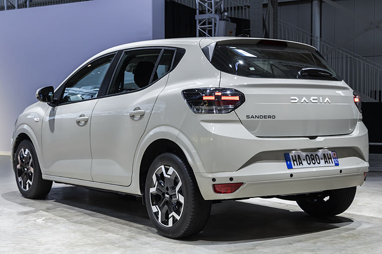 Das neue Lichtdesign gibt es auch am Heck, die Rückleuchten-Einhausung ist nun transparenter. Blinker und Bremslicht erhalten wohl weiter keine LED-Technik