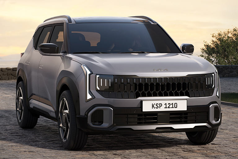 Nach EV4, EV5 und K4 handelt es sich beim Seltos bereits um die vierte große Neuheit der Marke in diesem Jahr. Gezeichnet ist der Seltos entsprechend der aktuellen Kia-Designsprache