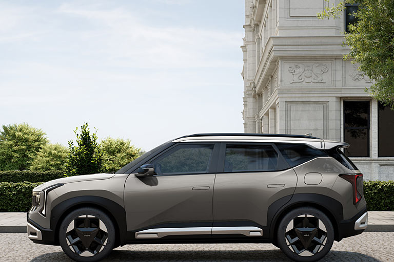 Dies gilt auch für die Seitenansicht. Insgesamt wirkt der Seltos recht groß und mächtig, &raquo;